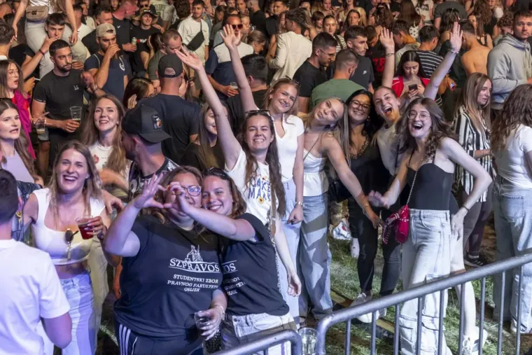 Zgodne legice preplavile kampus: Pogledajte tko je ukrao show na studentskoj ro&scaron;tiljadi