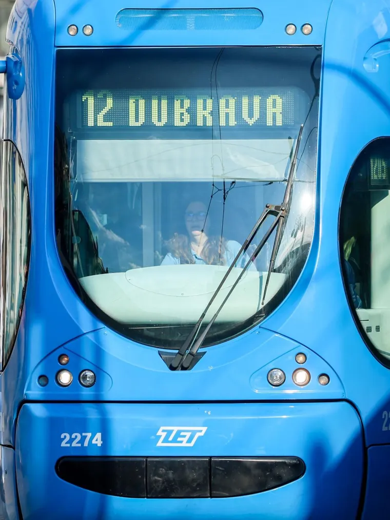 Kad one preuzmu komande, vožnja je odmah ljep&scaron;a: Zavirite u svijet heroina zagrebačkih tračnica