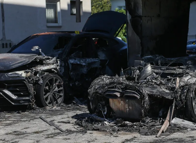 Susjedi vidjeli mladiće s kanisterima, policija potvrdila: Izgorjela dva Lamborghinija! Ovo je ostalo od njih