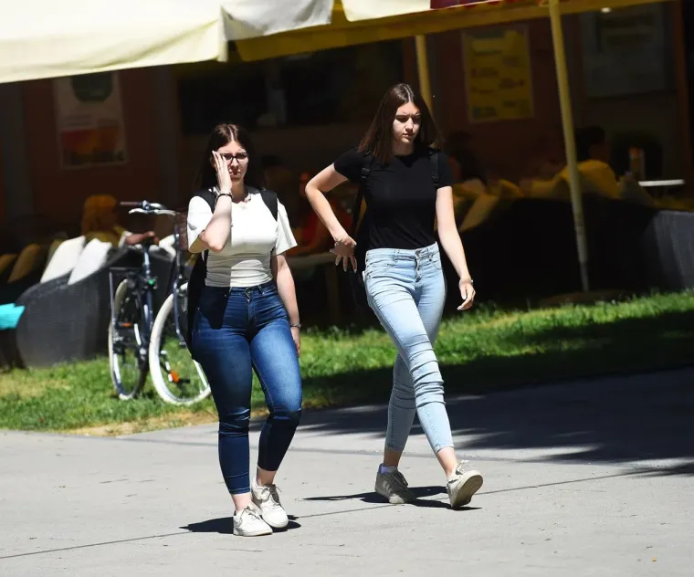 Lijepe Karlovčanke zablistale u laganim kombinacijama