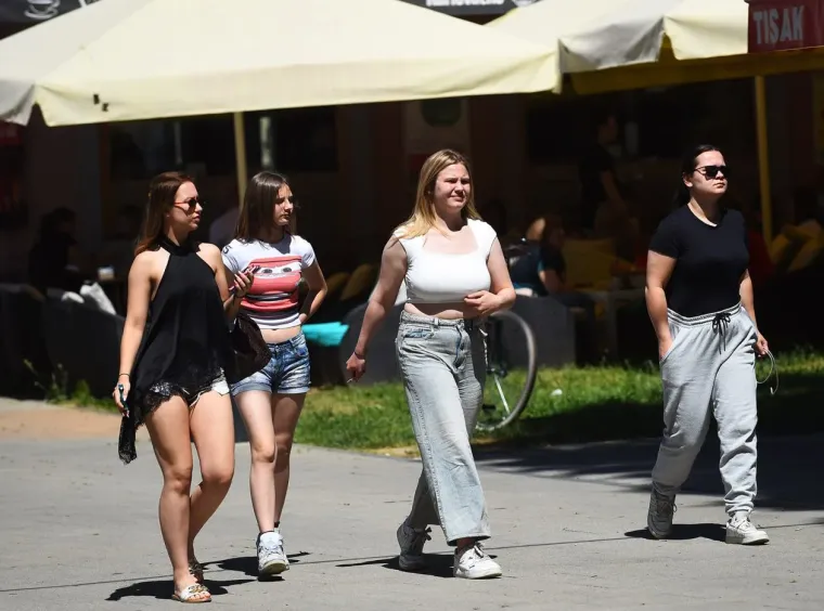 Lijepe Karlovčanke zablistale u laganim kombinacijama