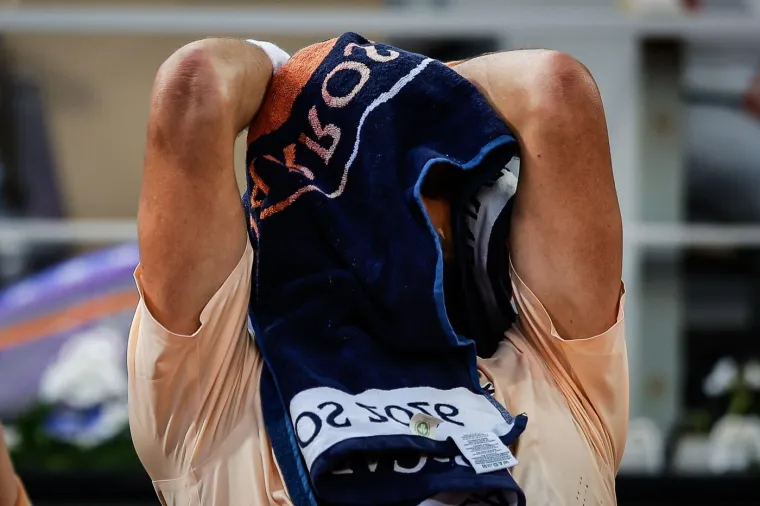 Veliki Novak Đoković u ponoru: Pogledajte kakve je face radio dok je gubio od tinejdžera