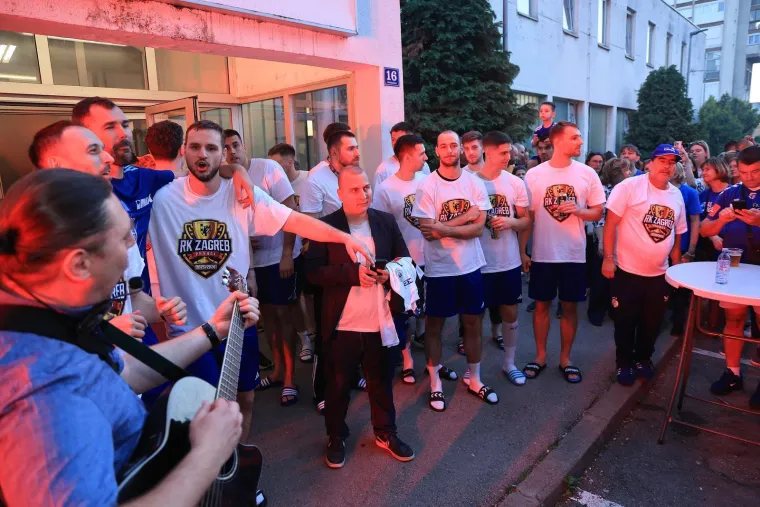 Luda fe&scaron;ta nakon novog naslova prvaka: Zagrepčani proslavili s navijačima