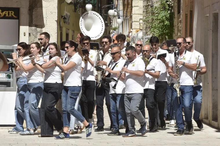 Orkestar priredio spektakl, a pazite &scaron;to je dijelila HDZ-ovka: Ovako slavi Hrvatska