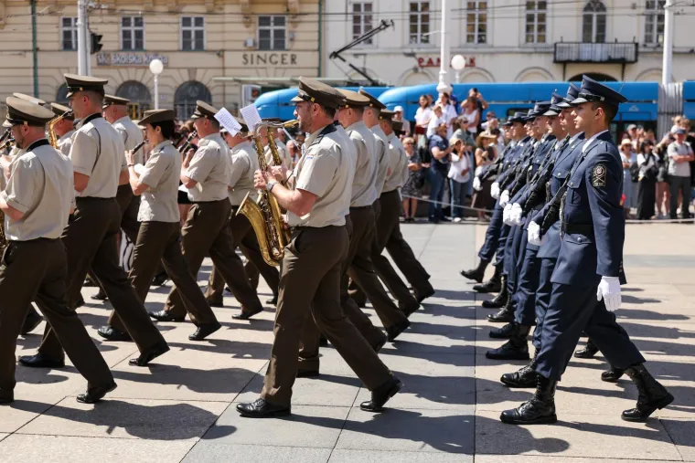 Orkestar priredio spektakl, a pazite &scaron;to je dijelila HDZ-ovka: Ovako slavi Hrvatska