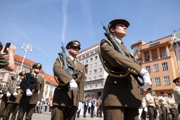 Orkestar priredio spektakl, a pazite &scaron;to je dijelila HDZ-ovka: Ovako slavi Hrvatska