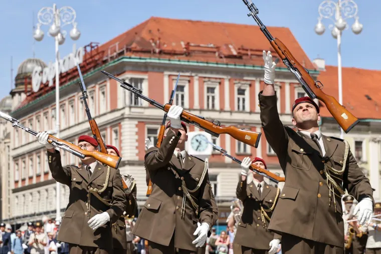 Orkestar priredio spektakl, a pazite &scaron;to je dijelila HDZ-ovka: Ovako slavi Hrvatska