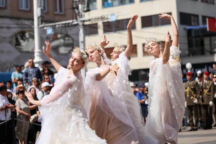 Orkestar priredio spektakl, a pazite &scaron;to je dijelila HDZ-ovka: Ovako slavi Hrvatska