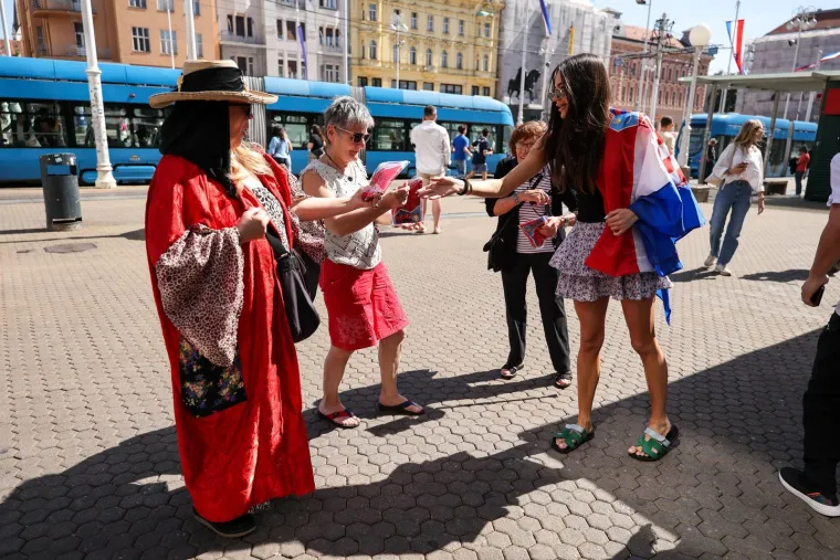Orkestar priredio spektakl, a pazite &scaron;to je dijelila HDZ-ovka: Ovako slavi Hrvatska