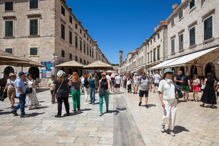 Ljepotice okupirale hrvatske plaže: Pogledajte kako uživaju u moru