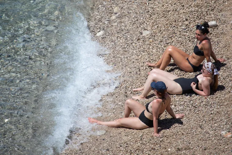Ljepotice okupirale hrvatske plaže: Pogledajte kako uživaju u moru