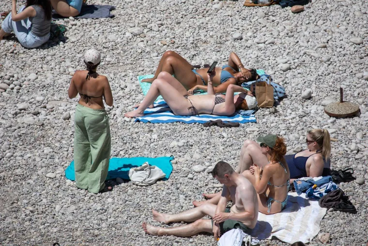 Ljepotice okupirale hrvatske plaže: Pogledajte kako uživaju u moru