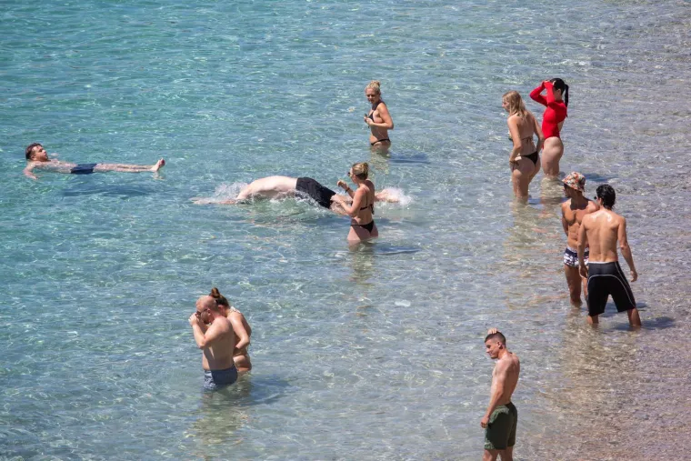 Ljepotice okupirale hrvatske plaže: Pogledajte kako uživaju u moru