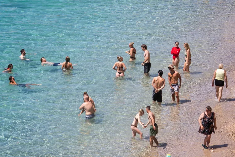Ljepotice okupirale hrvatske plaže: Pogledajte kako uživaju u moru