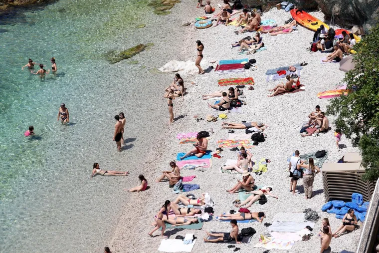 Ljepotice okupirale hrvatske plaže: Pogledajte kako uživaju u moru