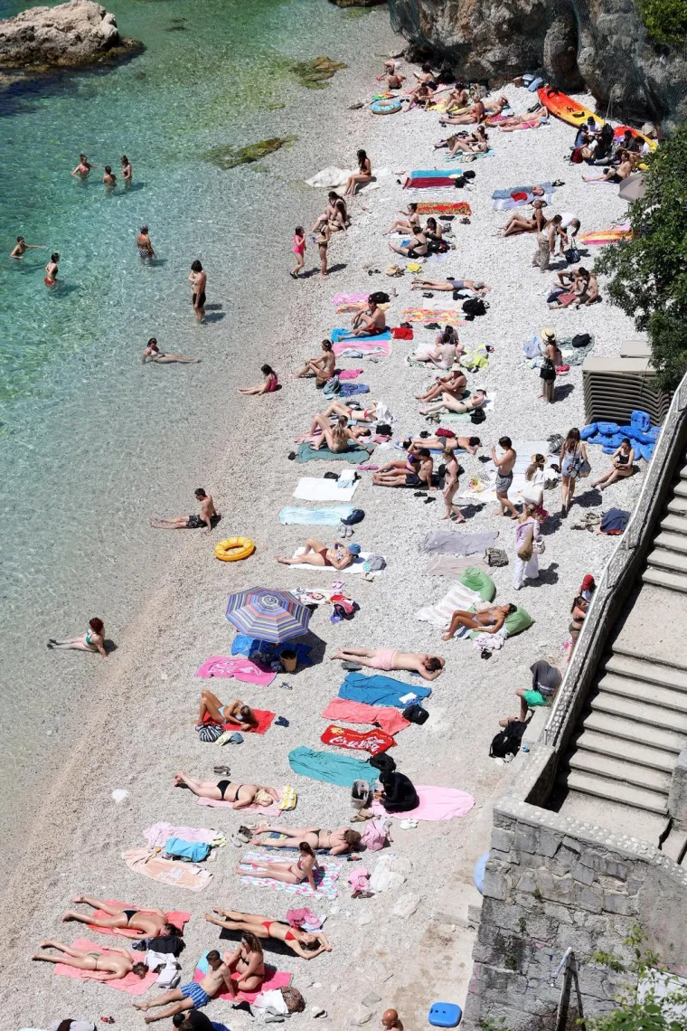 Ljepotice okupirale hrvatske plaže: Pogledajte kako uživaju u moru