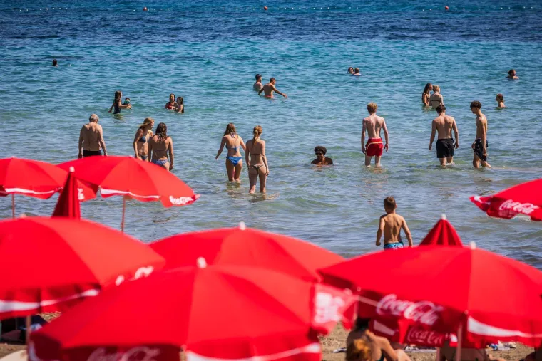 Ljepotice okupirale hrvatske plaže: Pogledajte kako uživaju u moru