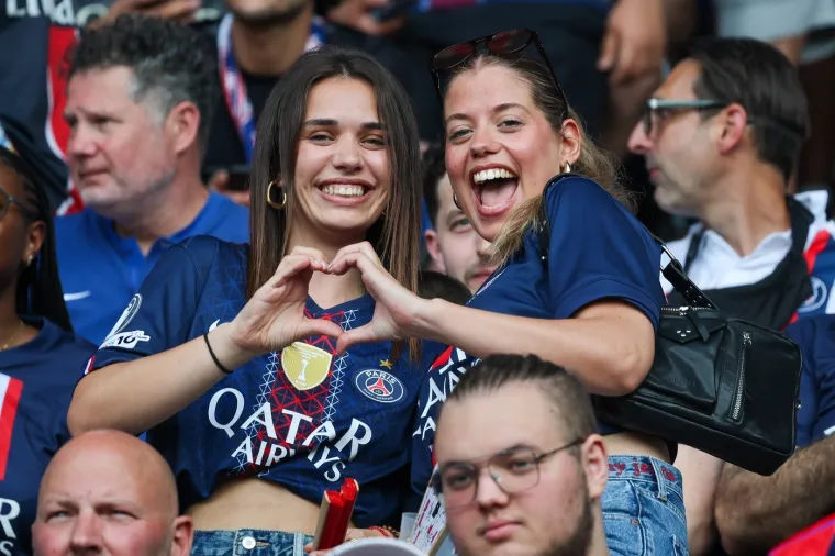 Rock zvijezde i političari do&scaron;li su na finale, ali svi su gledali u zgodne navijačice Pariza