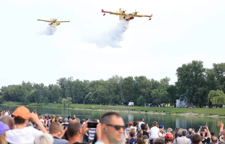 Tom Cruise, gleda&scaron; li? Pilot Rafalea izveo čudesan potez kao iz Top Guna