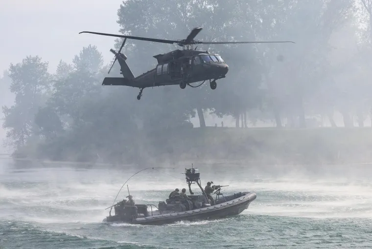 Tom Cruise, gleda&scaron; li? Pilot Rafalea izveo čudesan potez kao iz Top Guna