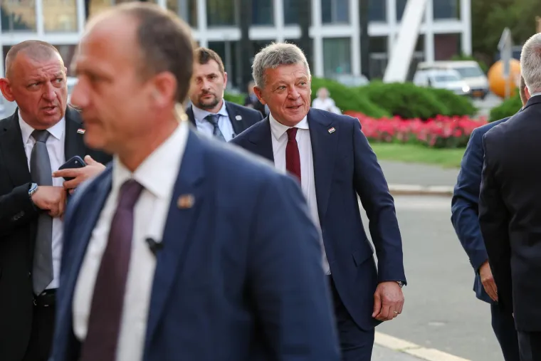 Dan državnosti u HNK-u: Premijer u prvom redu, ali ministrice u toaletama ukrale svu pažnju