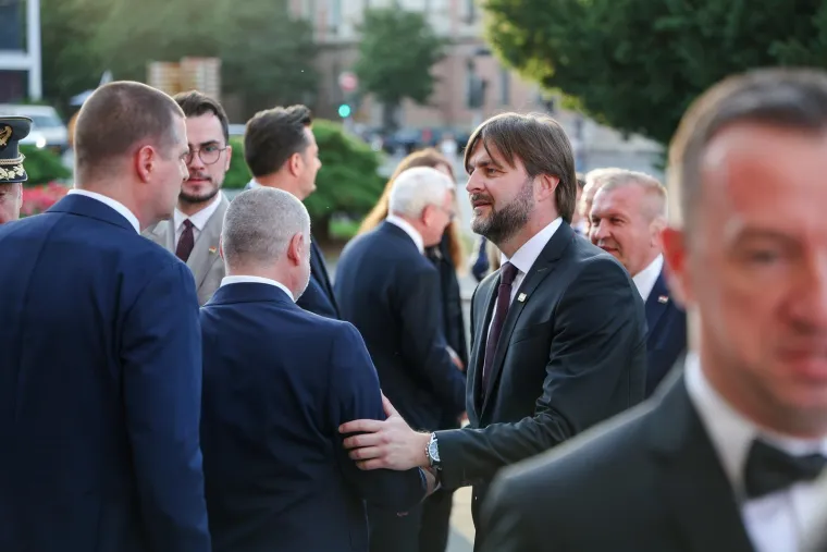Dan državnosti u HNK-u: Premijer u prvom redu, ali ministrice u toaletama ukrale svu pažnju