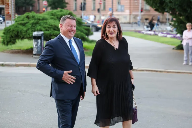 Dan državnosti u HNK-u: Premijer u prvom redu, ali ministrice u toaletama ukrale svu pažnju