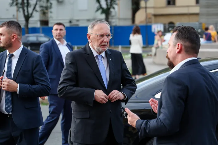 Dan državnosti u HNK-u: Premijer u prvom redu, ali ministrice u toaletama ukrale svu pažnju