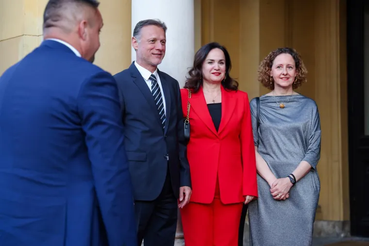 Dan državnosti u HNK-u: Premijer u prvom redu, ali ministrice u toaletama ukrale svu pažnju