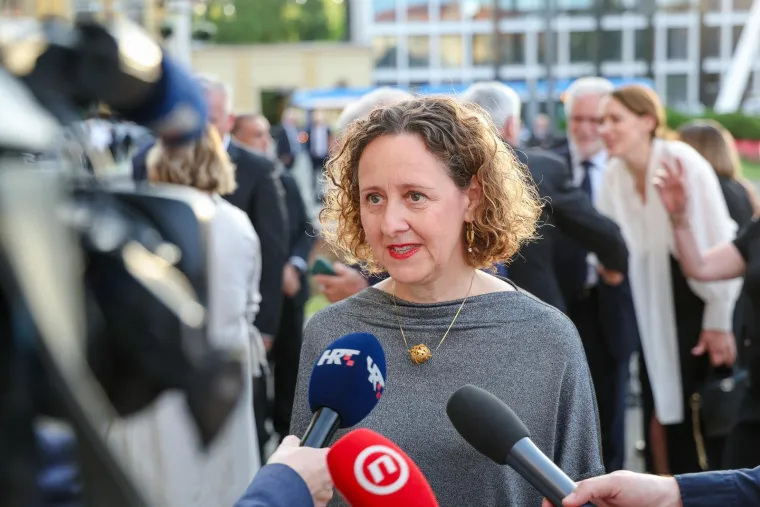Dan državnosti u HNK-u: Premijer u prvom redu, ali ministrice u toaletama ukrale svu pažnju
