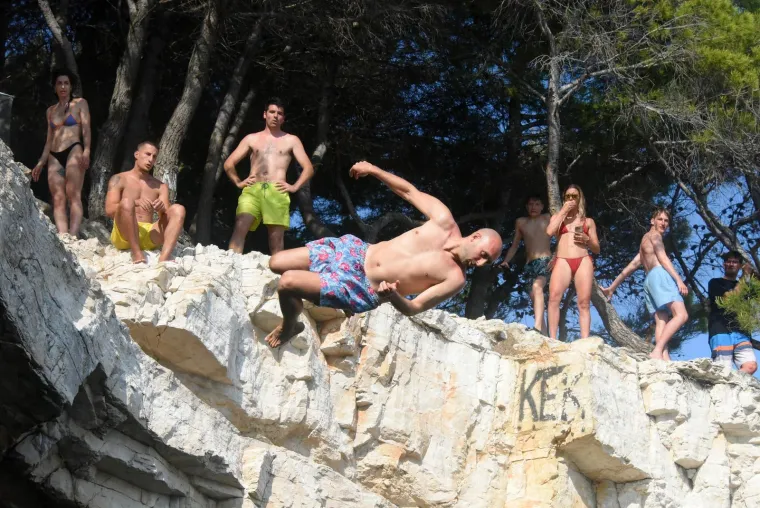 Isklesani momci pokazali morske vratolomije koje izazivaju vrtoglavicu