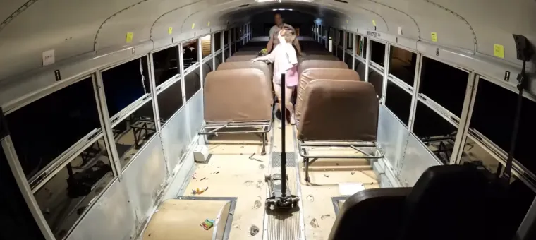 Dojadile su mu stanarine pa se uselio u &scaron;kolski autobus i otkrio koliko je potro&scaron;io na preuređenje