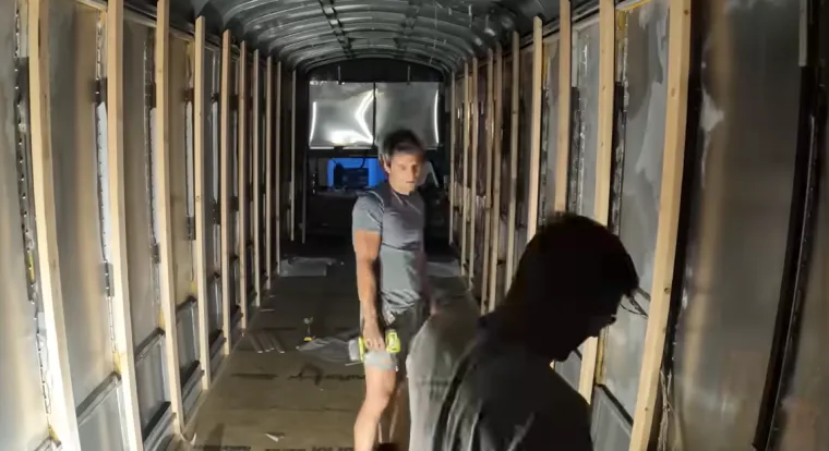 Dojadile su mu stanarine pa se uselio u &scaron;kolski autobus i otkrio koliko je potro&scaron;io na preuređenje