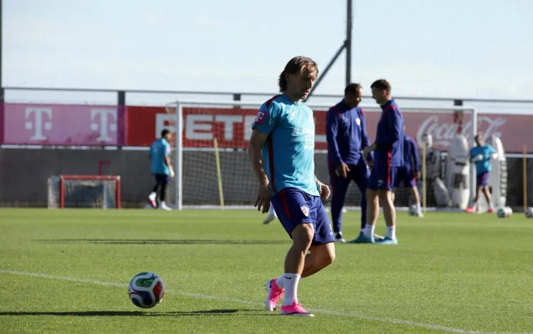 Luka Modrić iznenadio sve na treningu jednim detaljem, a evo za&scaron;to na&scaron;i treniraju po vrućini