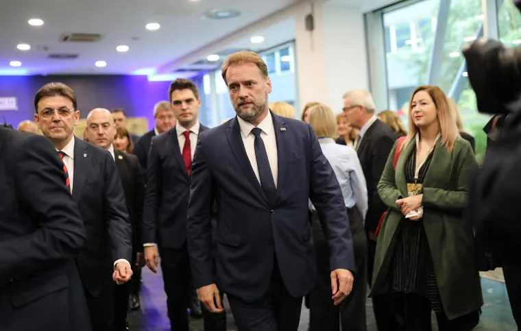 Prepoznajete ga? Jo&scaron; je u optuženičkoj klupi, a evo kako je izgledao prije vrtoglavog uzleta pa pada