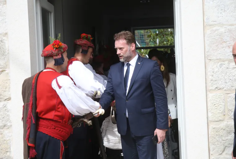 Prepoznajete ga? Jo&scaron; je u optuženičkoj klupi, a evo kako je izgledao prije vrtoglavog uzleta pa pada