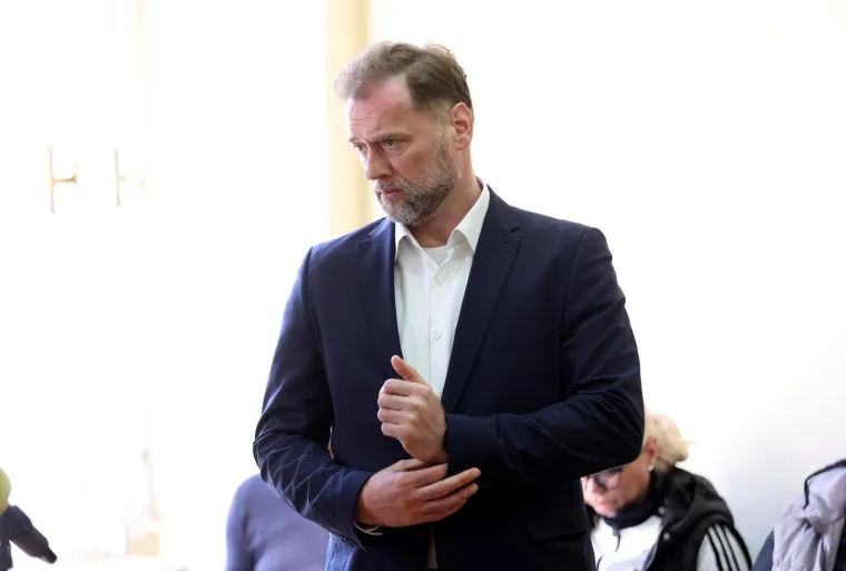 Prepoznajete ga? Jo&scaron; je u optuženičkoj klupi, a evo kako je izgledao prije vrtoglavog uzleta pa pada