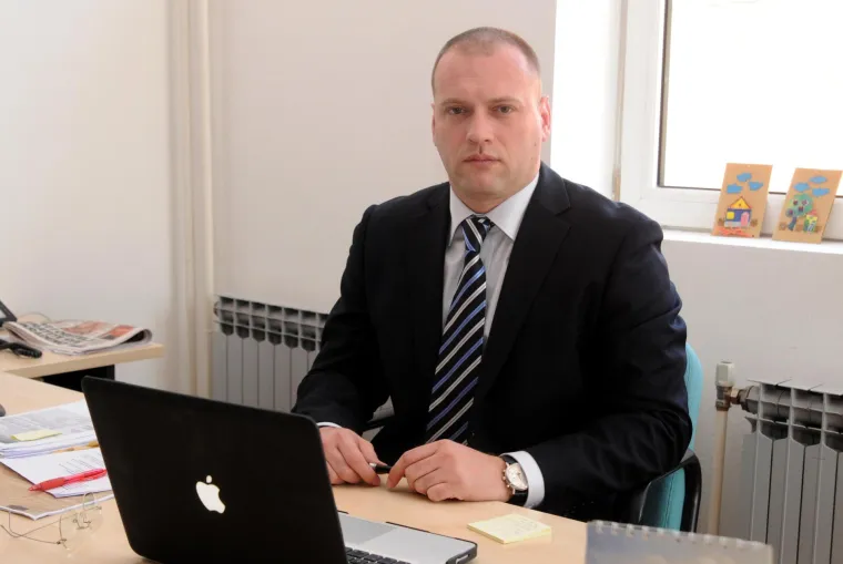 Prepoznajete ga? Jo&scaron; je u optuženičkoj klupi, a evo kako je izgledao prije vrtoglavog uzleta pa pada