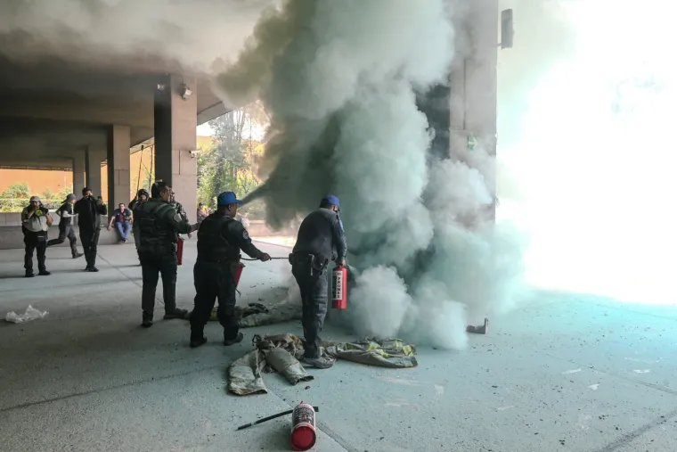 Domaćin u problemu: Vatra, suzavac i gumeni meci samo tjedan dana prije otvaranja SP-a