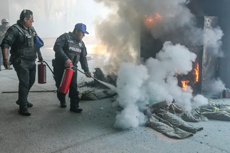 Domaćin u problemu: Vatra, suzavac i gumeni meci samo tjedan dana prije otvaranja SP-a