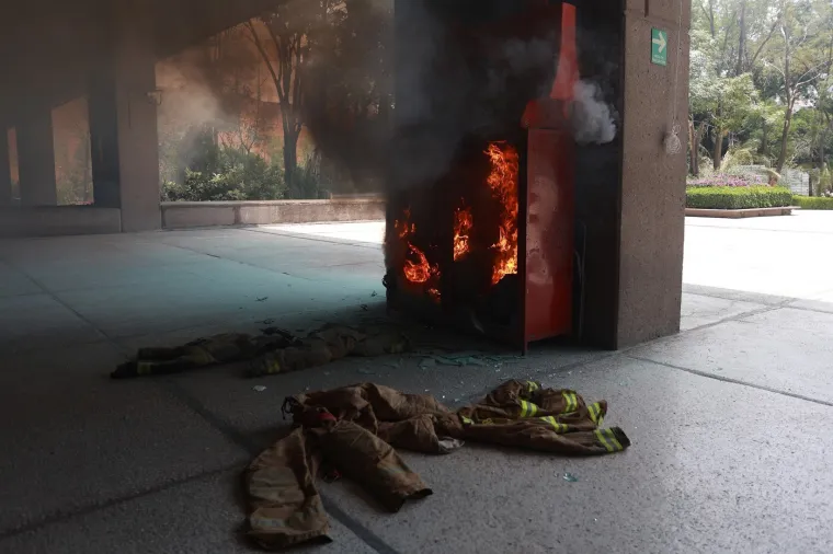 Domaćin u problemu: Vatra, suzavac i gumeni meci samo tjedan dana prije otvaranja SP-a