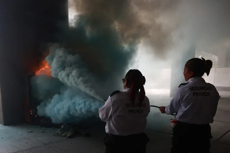 Domaćin u problemu: Vatra, suzavac i gumeni meci samo tjedan dana prije otvaranja SP-a