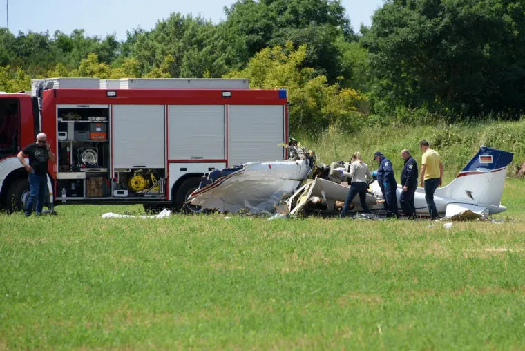 Prve fotografije s mjesta užasa: Avion se prepolovio