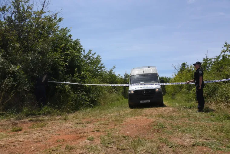 Prve fotografije s mjesta užasa: Avion se prepolovio