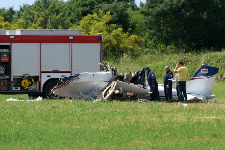 Prve fotografije s mjesta užasa: Avion se prepolovio