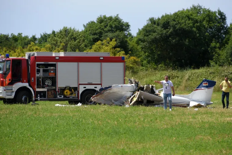 Prve fotografije s mjesta užasa: Avion se prepolovio