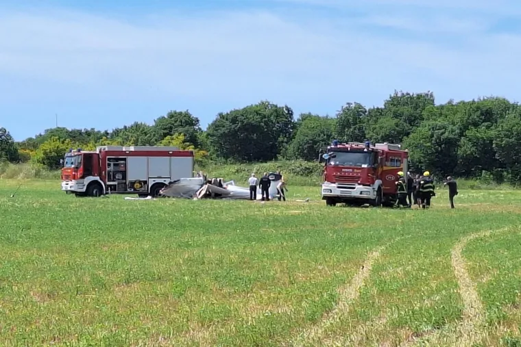Prve fotografije s mjesta užasa: Avion se prepolovio
