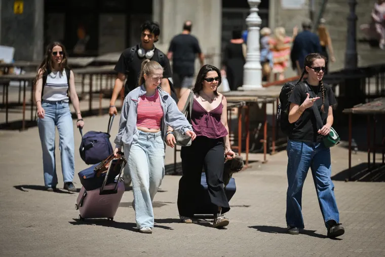 Lijepe brinete plijenile pažnju u centru Zagreba: Pogledajte kako je to izgledalo