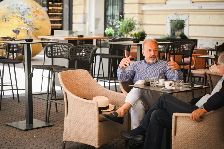 Lijepe brinete plijenile pažnju u centru Zagreba: Pogledajte kako je to izgledalo