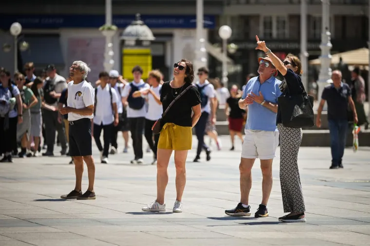 Lijepe brinete plijenile pažnju u centru Zagreba: Pogledajte kako je to izgledalo
